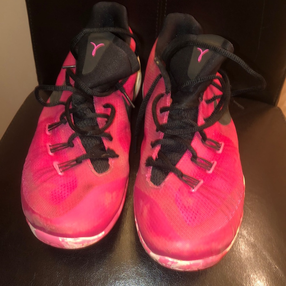Men’s Nike breast cancer basketball shoes